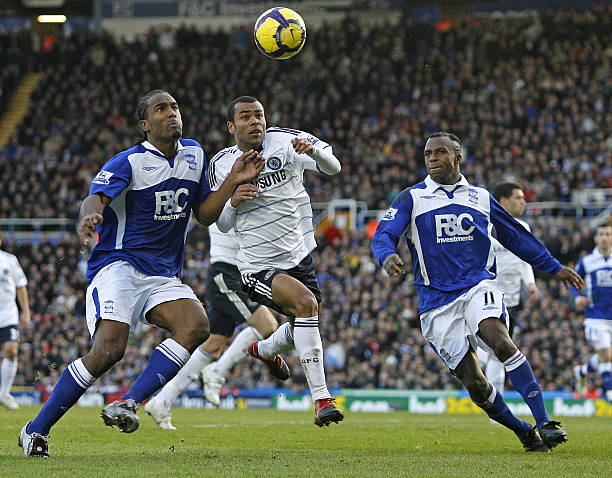 而是围绕英 而是围绕英