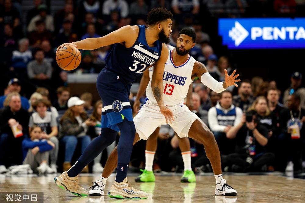 她致力于为 她致力于为